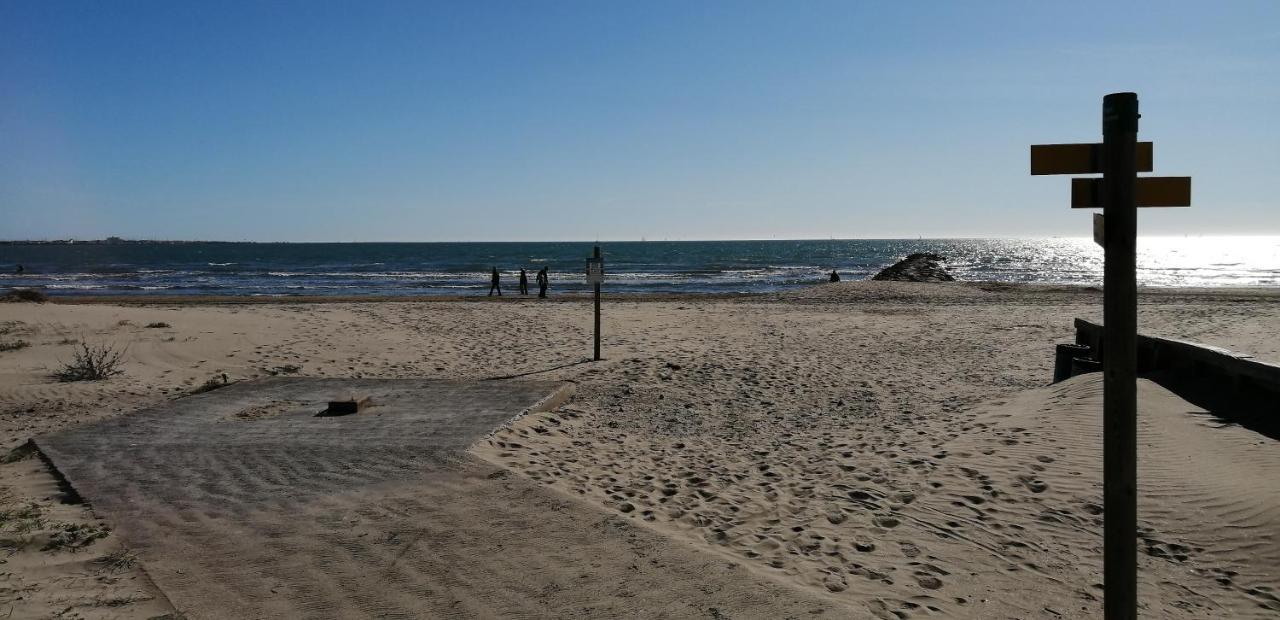 Grau Du Roi T2 Calme, Acces Plage + Parking Льо Гро-дю-Роа Екстериор снимка